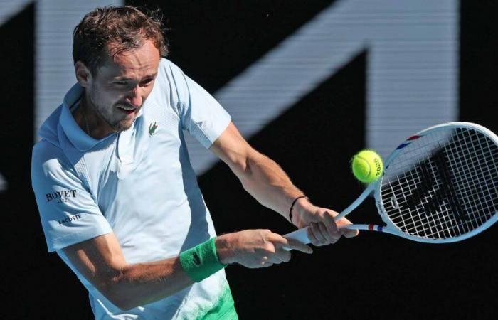 Daniil Medvedev avoids Kasadit Samrej upset at Australian Open