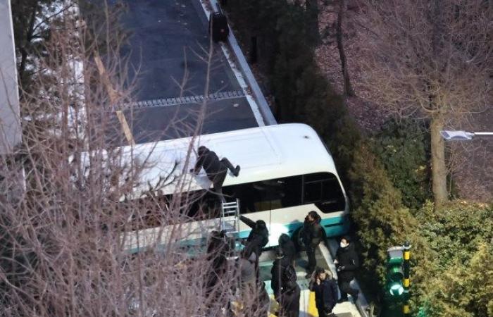 Investigators enter residence of suspended South Korean president with ladders in new attempt to arrest him