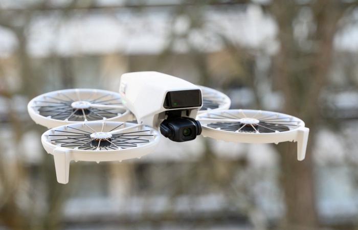 the lightweight and atypical drone that films in 4K 60p