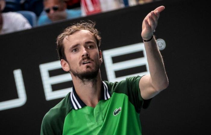 Australian Open > Brad Gilbert on Medvedev's big tantrum: “I wonder if, in addition to the fine, Daniil will be charged for the camera he broke, probably expensive”