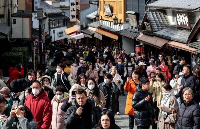 Invaded by tourists, Kyoto strongly wants to raise its tourist tax