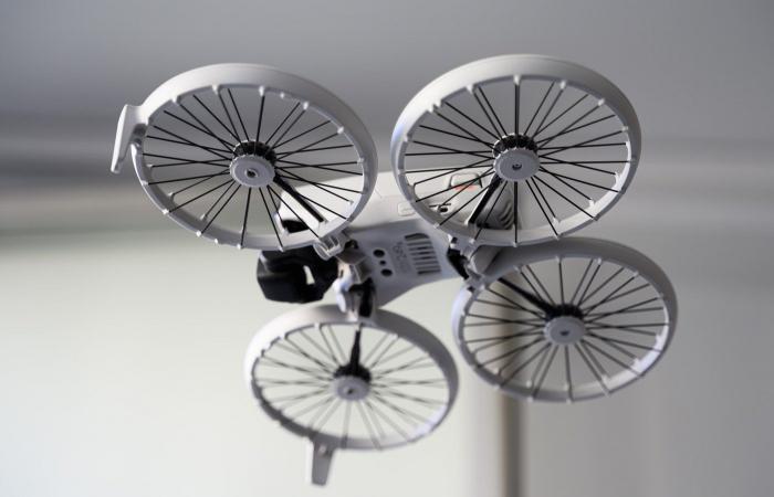 the lightweight and atypical drone that films in 4K 60p