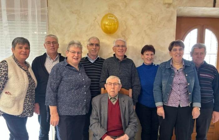 At 100 years old, Louis Chauvineau still lives at home, near Fougères