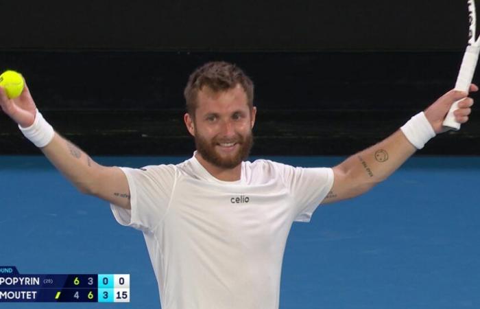 Australian Open | Corentin Moutet attempts a spoon serve to the boos of the Australian public – Tennis Video