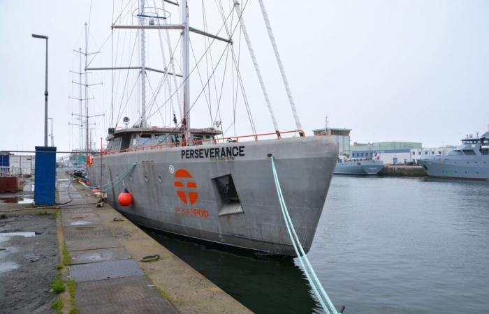 The sailboat Perseverance under maintenance in Lorient