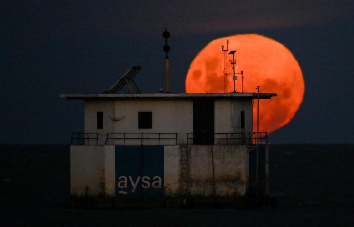 the superb images of the first full Moon of the year