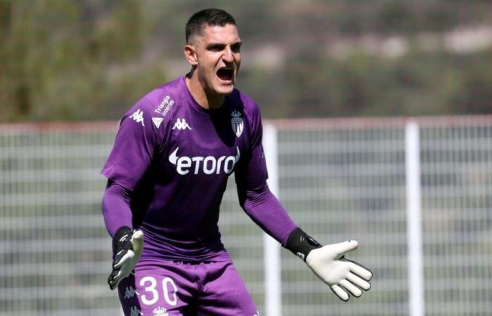 Vito Mannone savors his victory against OM