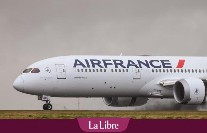 An Air France passenger seated next to two alone children forced to change seats to “avoid any aggression”