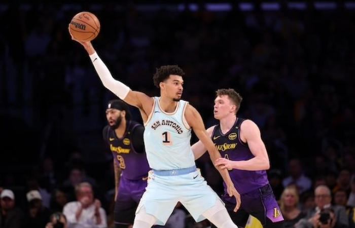 Lakers Blown Out By Spurs In Second Half In Return To Action