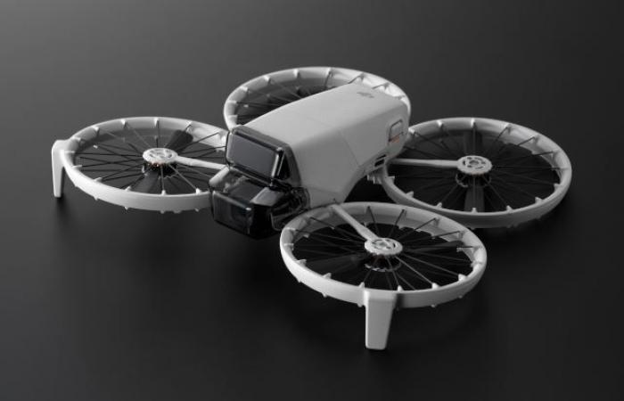 the mini-drone that folds and benefits from AI