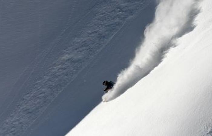 a 62-year-old English woman dies on a ski slope in Les Arcs after hitting a stationary skier