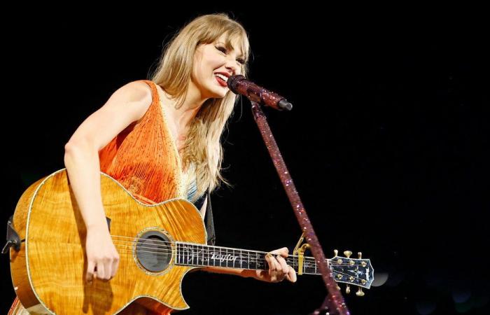 Taylor Swift paid her entire tour crew a $100,000 bonus