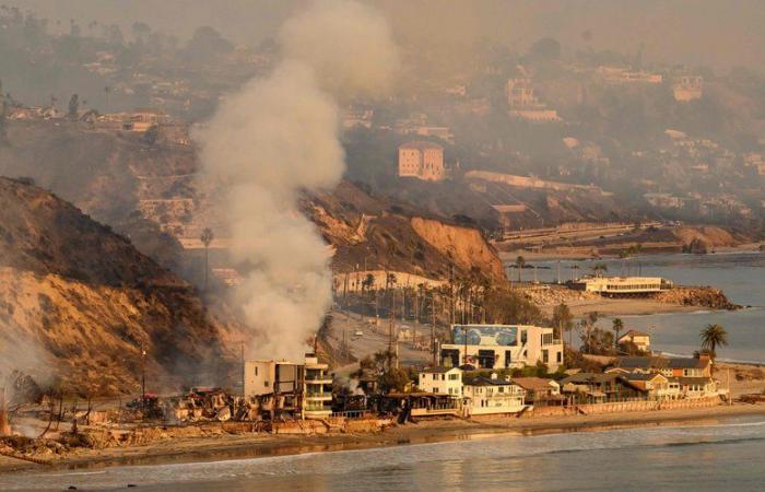 Alone among the ashes, the villa of a retired millionaire “miraculously” resists the fires in Los Angeles