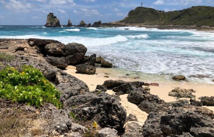 The body of a man discovered at Pointe des Châteaux in Saint-François