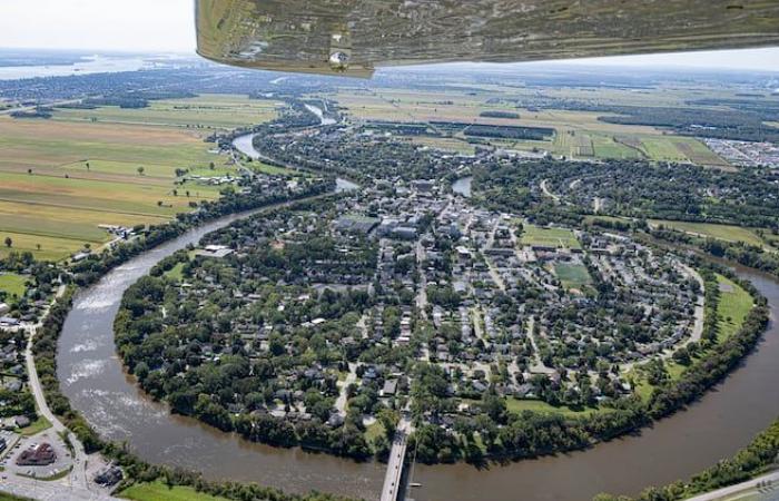 A neighborhood almost surrounded by “the tortuous”…