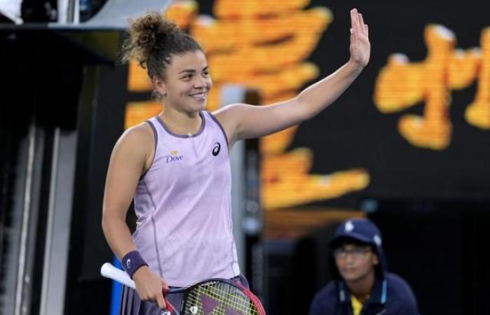 Jasmine Paolini advances in the first round of the Australian Open against China’s Wei Sijia