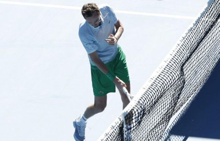 Australian Open 2025 | Daniil Medvedev crushes the net with racket video; Daniil Medvedev vs Kasidit Samrej result, video, highlights