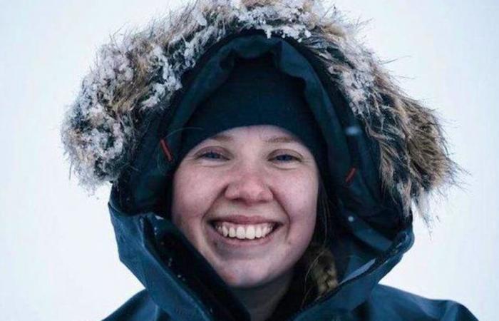 She becomes the youngest person to reach the South Pole on skis