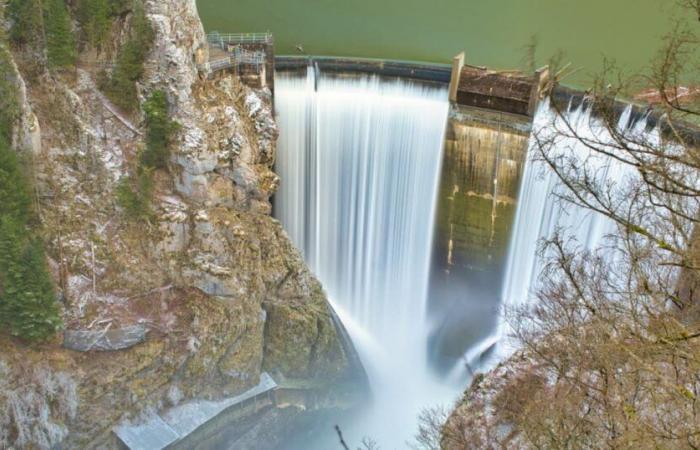 Villers-le-Lac. When water sculpts the void: the ephemeral magic of Châtelot