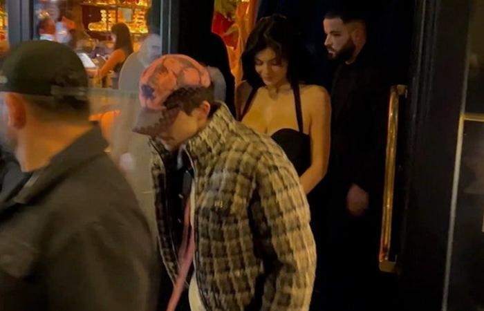 Timothée Chalamet and Kylie Jenner Enjoy Paris Date Night