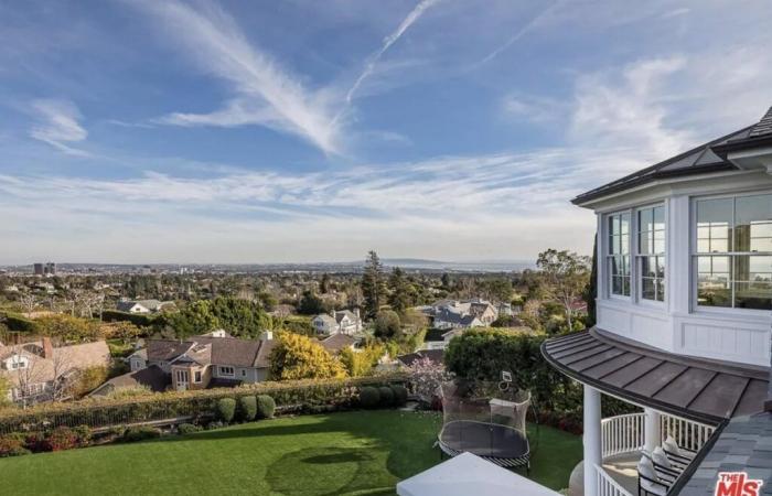 what their never-sold villa in Pacific Palisades looks like