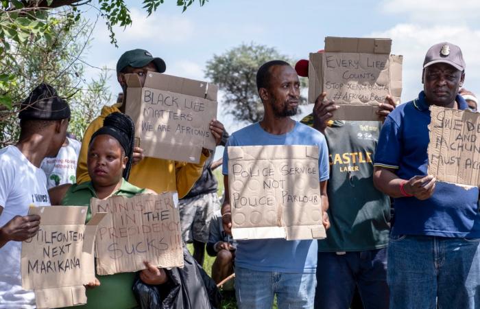 60 bodies extracted in two days from an abandoned gold mine