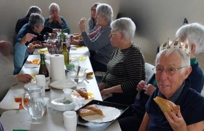 Castanet. Seniors celebrate kings and queens for a day