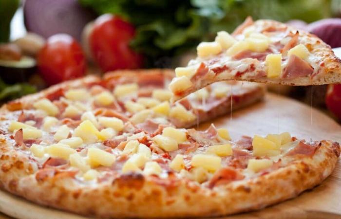 Restaurant charges $175 for adding pineapple to pizza