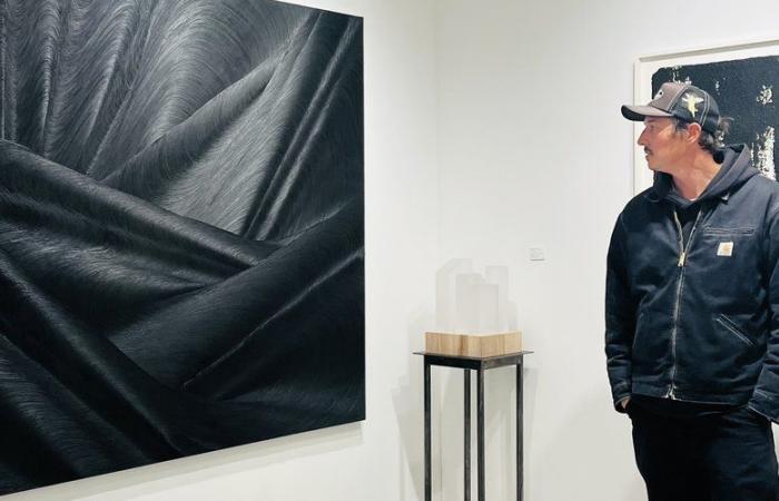 Portrait. By working in black, this painter from the Hautes-Pyrénées lands in Paris galleries