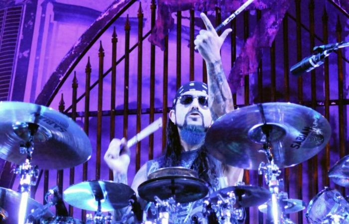 Mike Portnoy (Dream Theater) adds a metal touch to Taylor Swift's Shake It Off