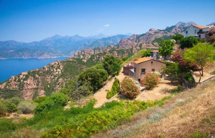 a house hidden in the heart of the Corsican mountains