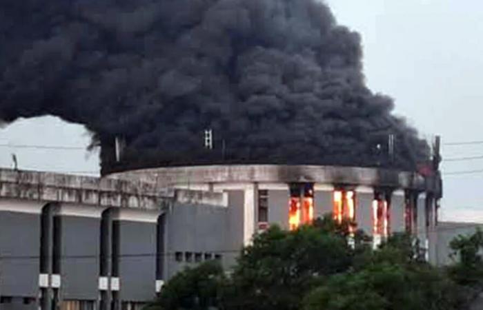 the suspects arrested after the fire in Parliament are close to the President of the Assembly