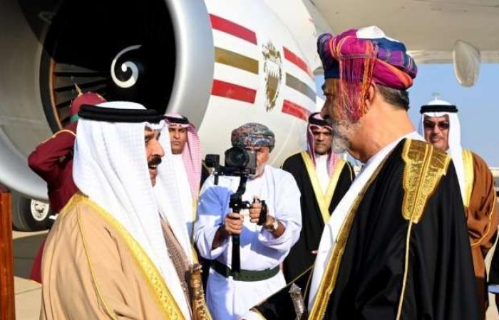 King of Bahrain arrives in Oman