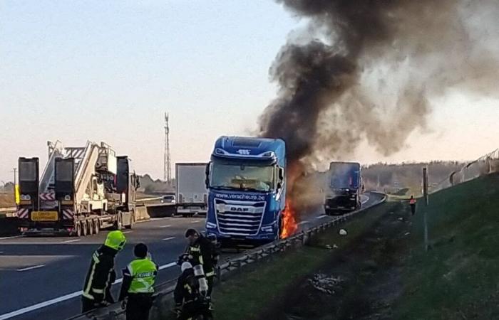 a truck catches fire on the A6 towards the province