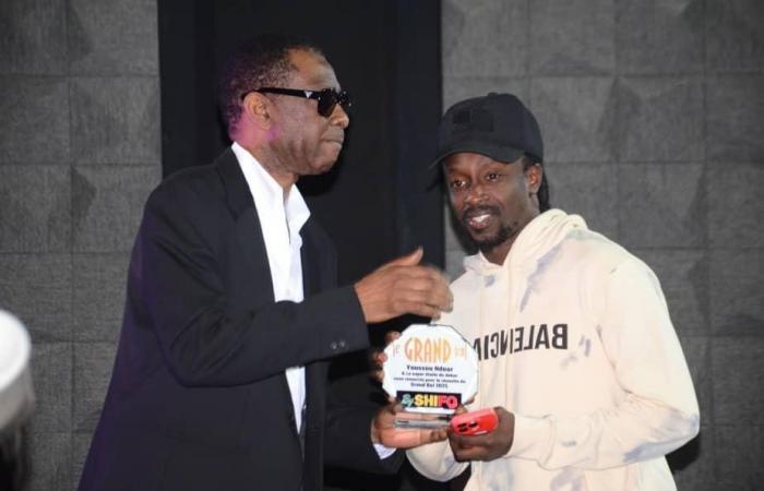 Youssou Ndour celebrates success with partners and organizers