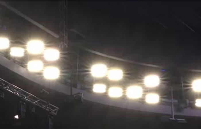 Novak Djokovic fights with chair umpire after floodlights turned on Rod Laver Arena, second round match against Jaime Faria