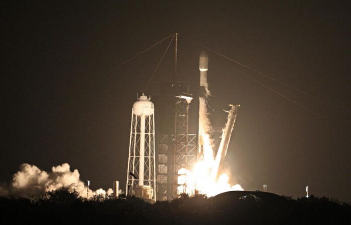 SpaceX: Falcon 9 rocket successfully takes off from Florida