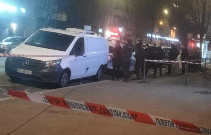 Metropolis of Lyon. A man injured by bullets in front of a snack bar in Givors