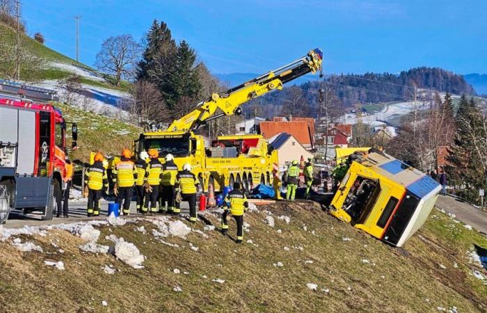 Rehetobel accident: post bus falls down the slope – four injured