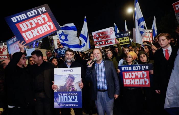 Israelis demonstrate for and against a deal to gradually release hostages