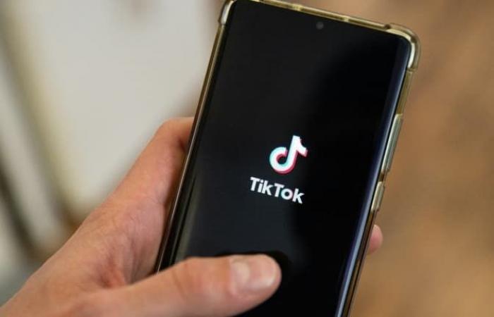 on Tiktok, users bid farewell to the social network