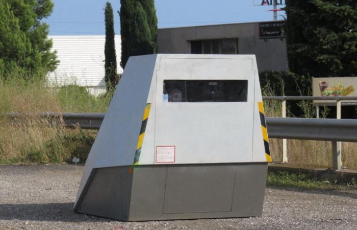 a new radar installed on a road in the Arcachon basin