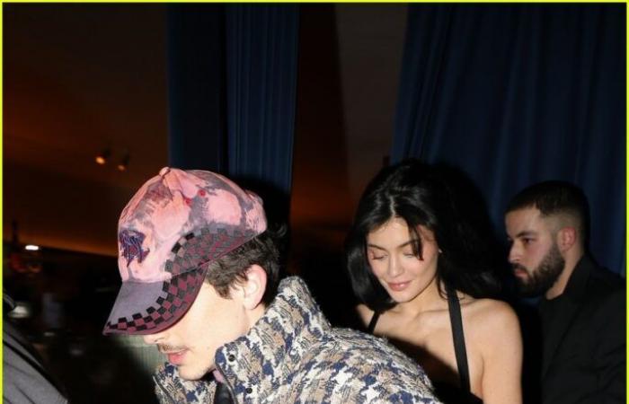 Timothee Chalamet Gets Girlfriend Kylie Jenner’s Support at ‘A Complete Unknown’ Paris Premiere, Spotted Holding Hands at After Party: Photo 5114936 | Edward Norton, Kylie Jenner, Shauna Robertson Photos | Just Jared: Celebrity News and Gossip