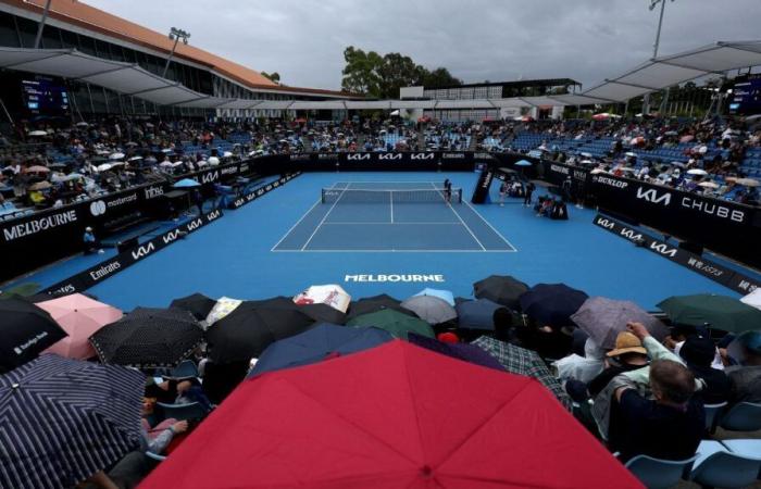 Australian Open: Jacob Fearnley second-round match delayed by rain