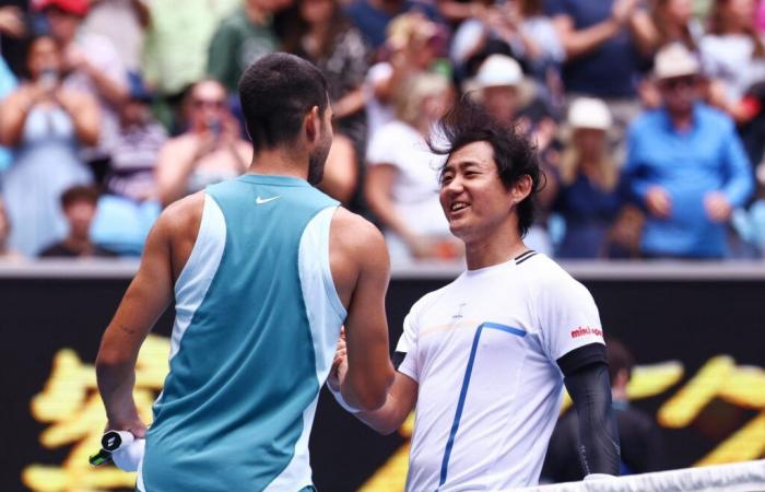 Carlos Alcaraz dazzles at Australian Open, crushes Nishioka in straight sets to reach third round.