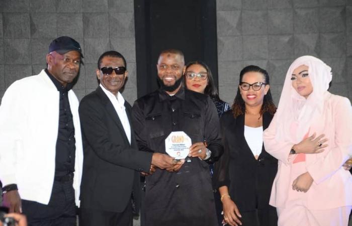 Youssou Ndour celebrates success with partners and organizers