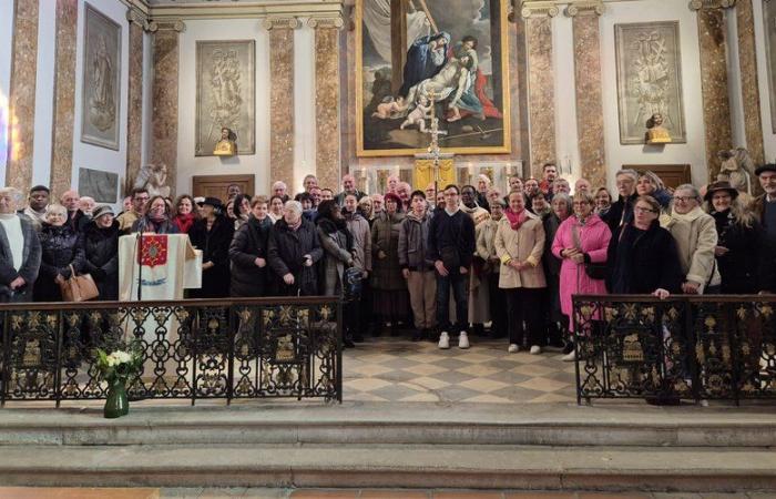 Merville. The monumental painting “Descent from the Cross” once again installed in the church choir