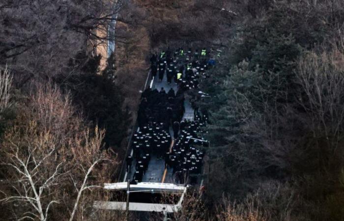 South Korea. The president finally arrested, he prefers to remain silent