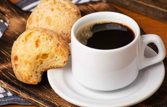 Health. For heart health, what time of day should you drink coffee?