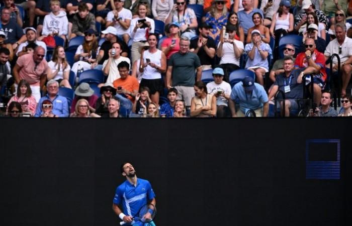 Australian Open: Zheng out, Djokovic slows down